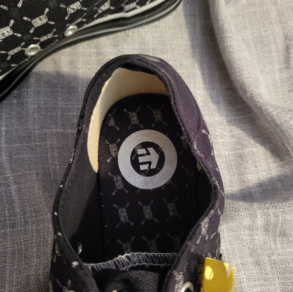 Etnies Shoes Womens Size 10 Bernie Casual Low Top Sneakers Black Fabric Lace Up - Picture 3 of 9